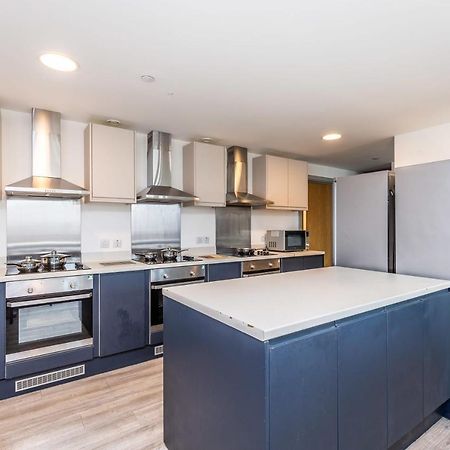 Spacious Ensuite Room With Shared Kitchen Линкольн Экстерьер фото