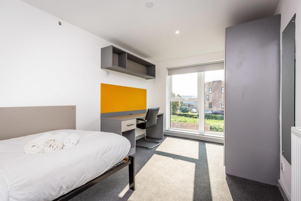Spacious Ensuite Room With Shared Kitchen Линкольн Экстерьер фото