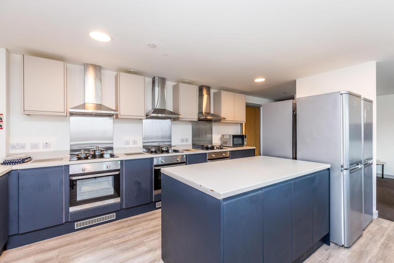 Spacious Ensuite Room With Shared Kitchen Линкольн Экстерьер фото