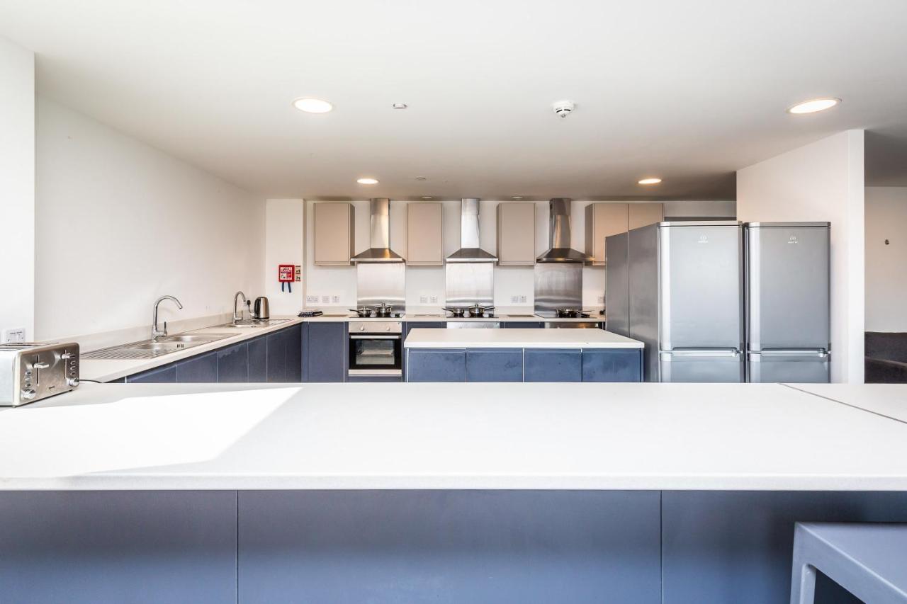 Spacious Ensuite Room With Shared Kitchen Линкольн Экстерьер фото